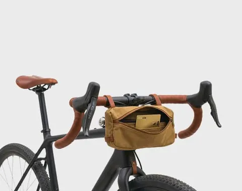 Carte Ondrela dor&eacute;e dans une sacoche de guidon de v&eacute;lo